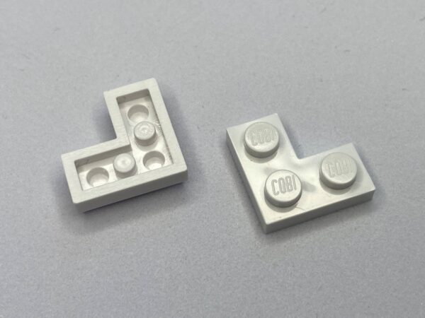 COBI: Plate 2 x 2 Corner (with Solid Pins, Mold Pip Side) - white (bialy)
