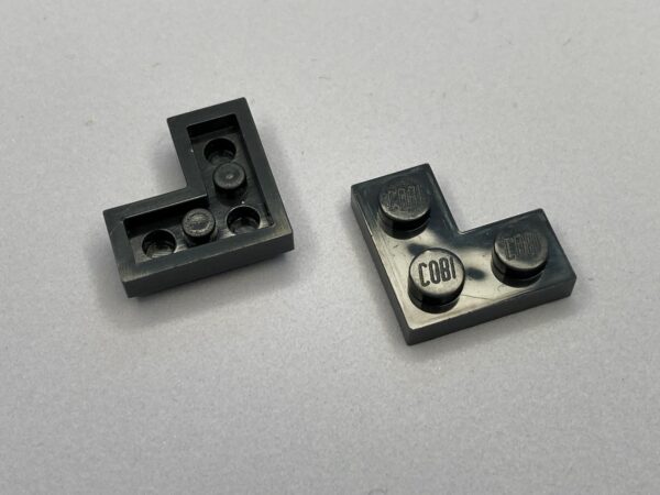 COBI: Plate 2 x 2 Corner (with Solid Pins, Mold Pip Side) - graphite (grafitowy)